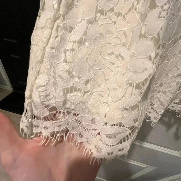 ~Banana Republic~ Lace Top - Large - Picture 3 of 8